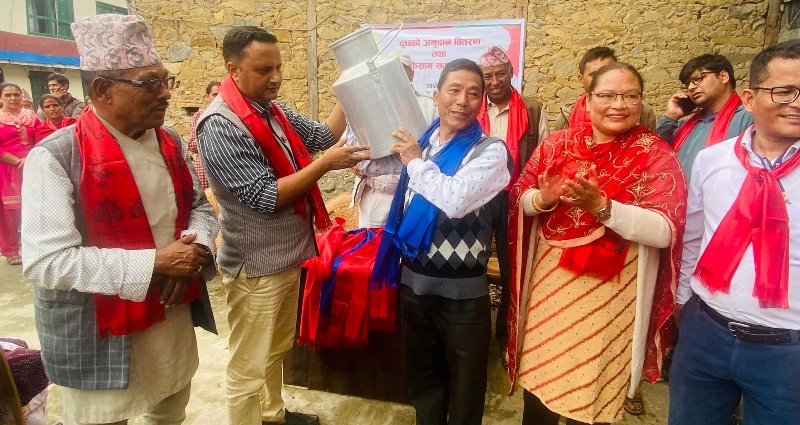 सहकारी मार्फत बेथानचोकका किसानहरुलाई दूधमा अनुदान 
